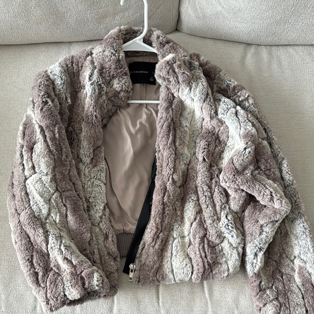 Luxurious Faux Fur Jacket in Gray by [Brand]
